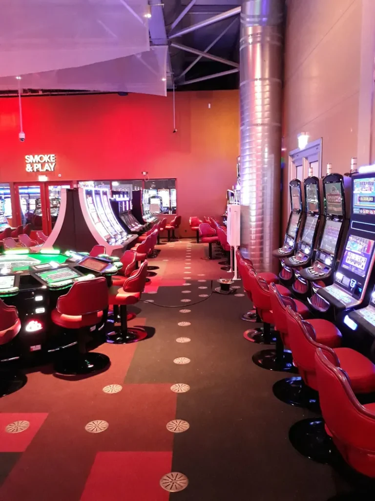 Speelzaal van Holland Casino Groningen met speelautomaten